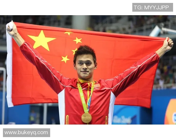 孙杨如何在国际游泳赛场展现年轻新星的风采与实力