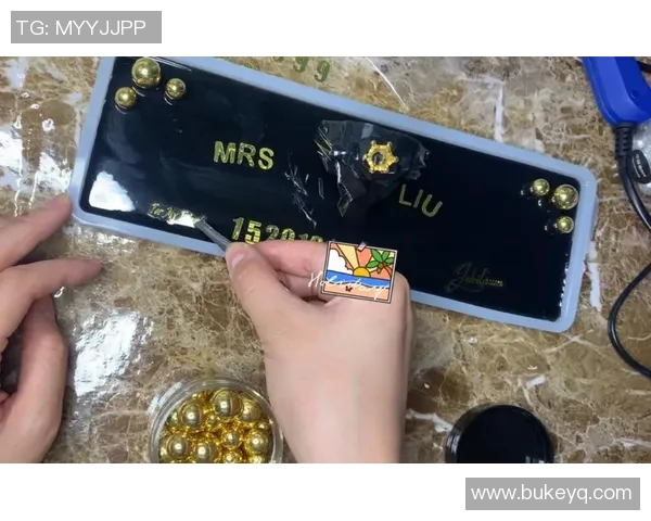 足球明星滴胶停车牌让你的爱车与偶像同框尽显个性魅力