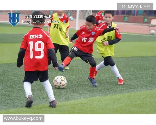 足球明星聚餐瞬间分享友谊与激情的美好时光