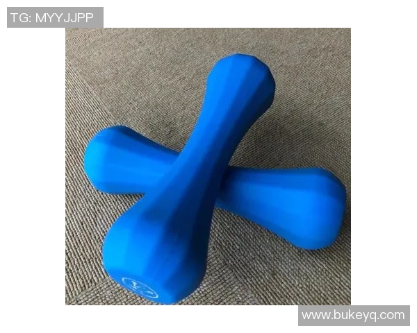 女生哑铃锻炼全攻略图解助你塑造完美身材与增强力量